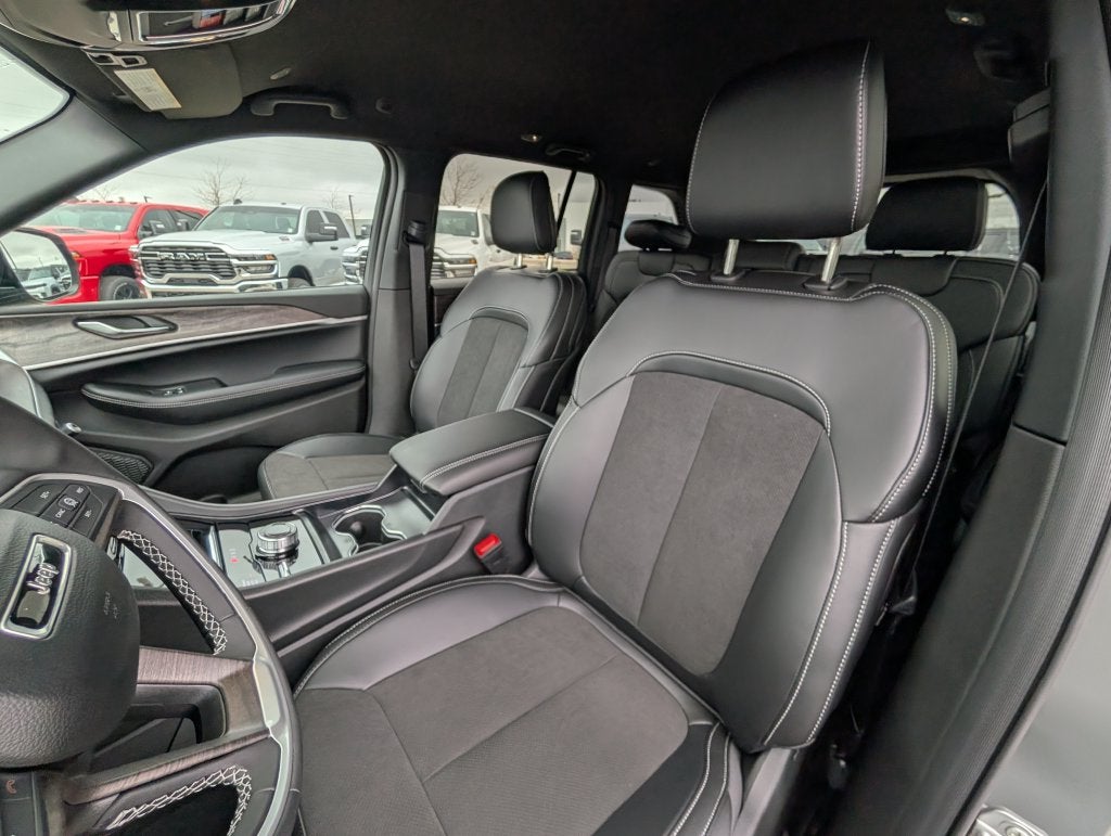 2027 Jeep Grand Cherokee LAREDO ALTITUDE 4X4