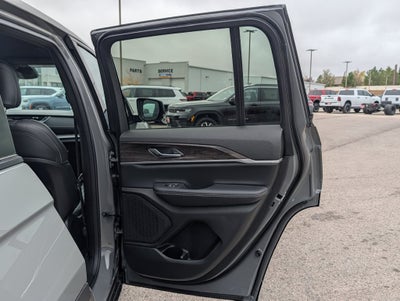 2027 Jeep Grand Cherokee LAREDO ALTITUDE 4X4