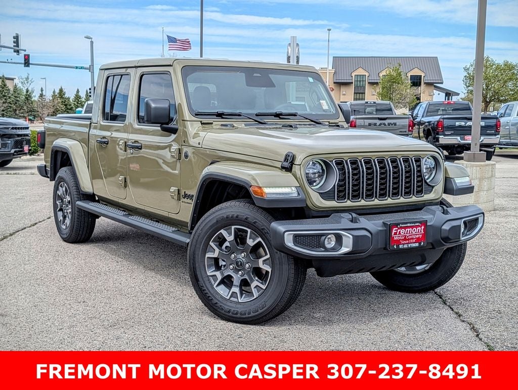 2026 Jeep Gladiator Sahara Auto's photo