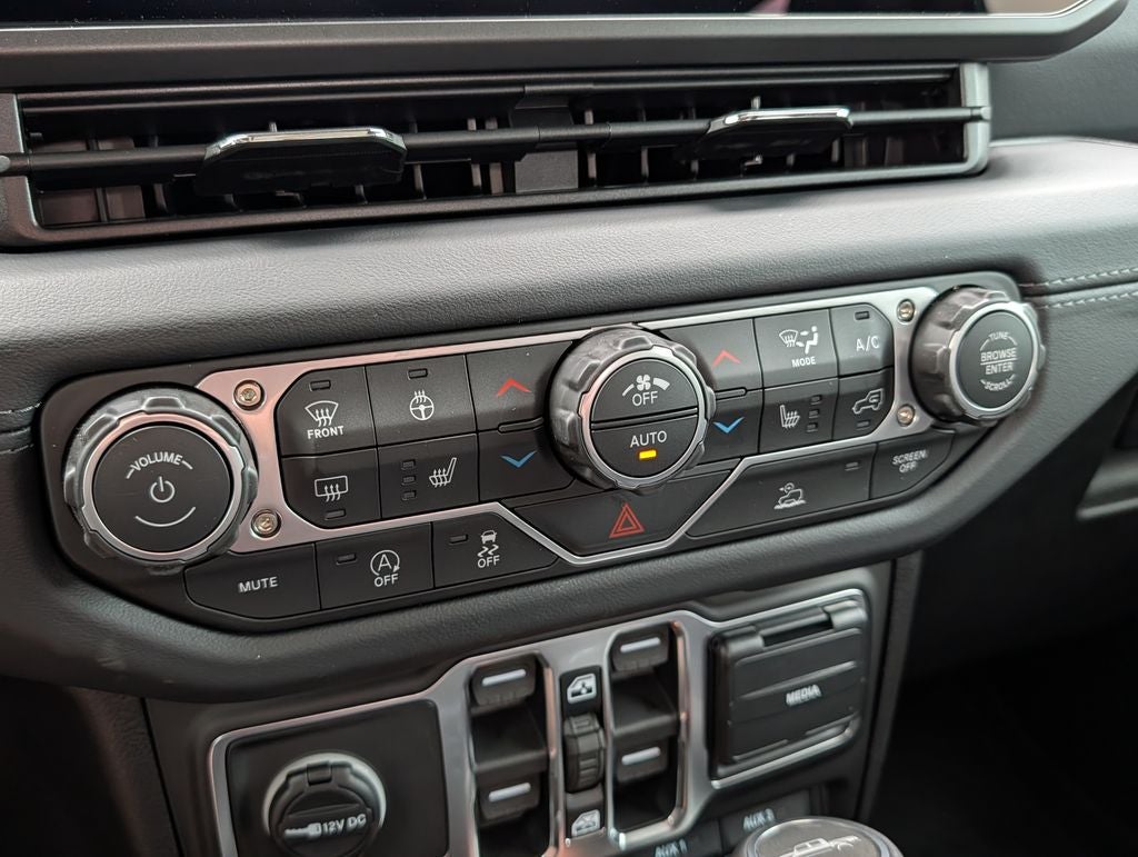 2026 Jeep Gladiator Sahara