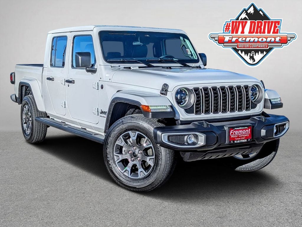 2026 Jeep Gladiator Sahara Auto's photo