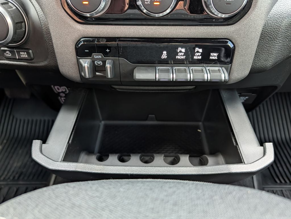 2025 RAM Ram 1500 Pickup Warlock - Photo 25