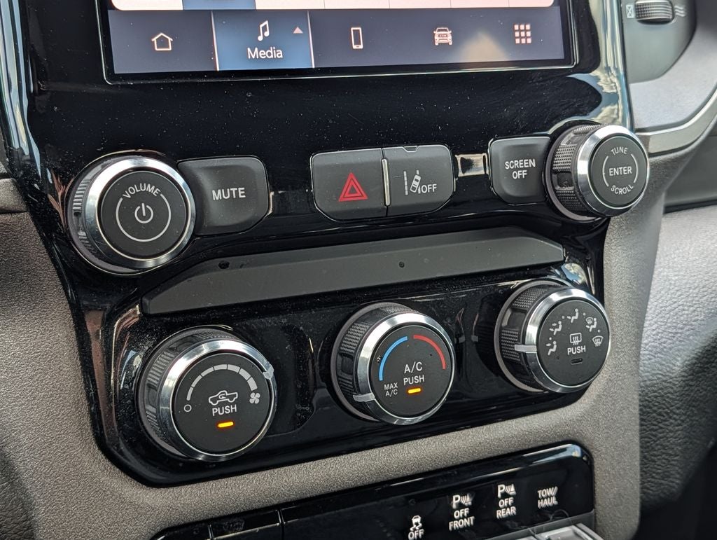 2025 RAM Ram 1500 Pickup Warlock - Photo 27