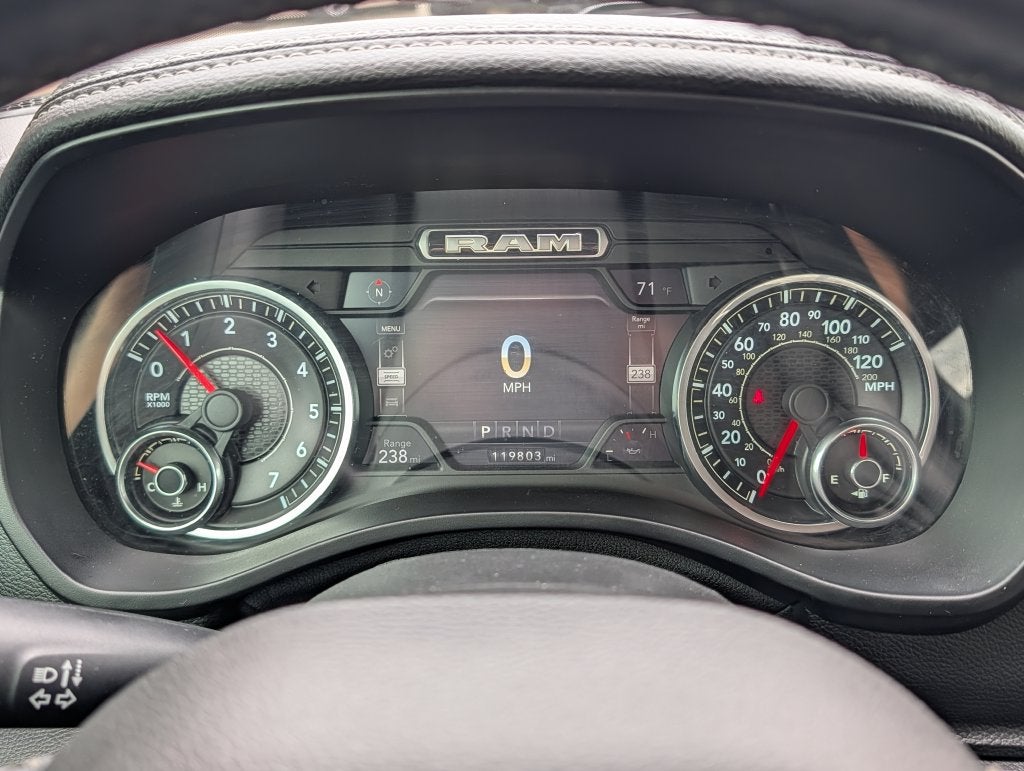 2019 RAM 1500 Laie Crew Cab 4x4 5'7' Box