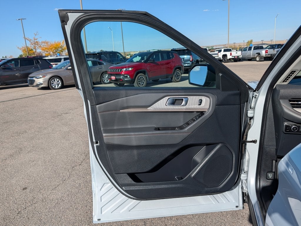 2025 Ford Explorer Active - Photo 18