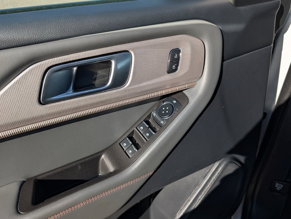 2025 Ford Explorer Active - Photo 19