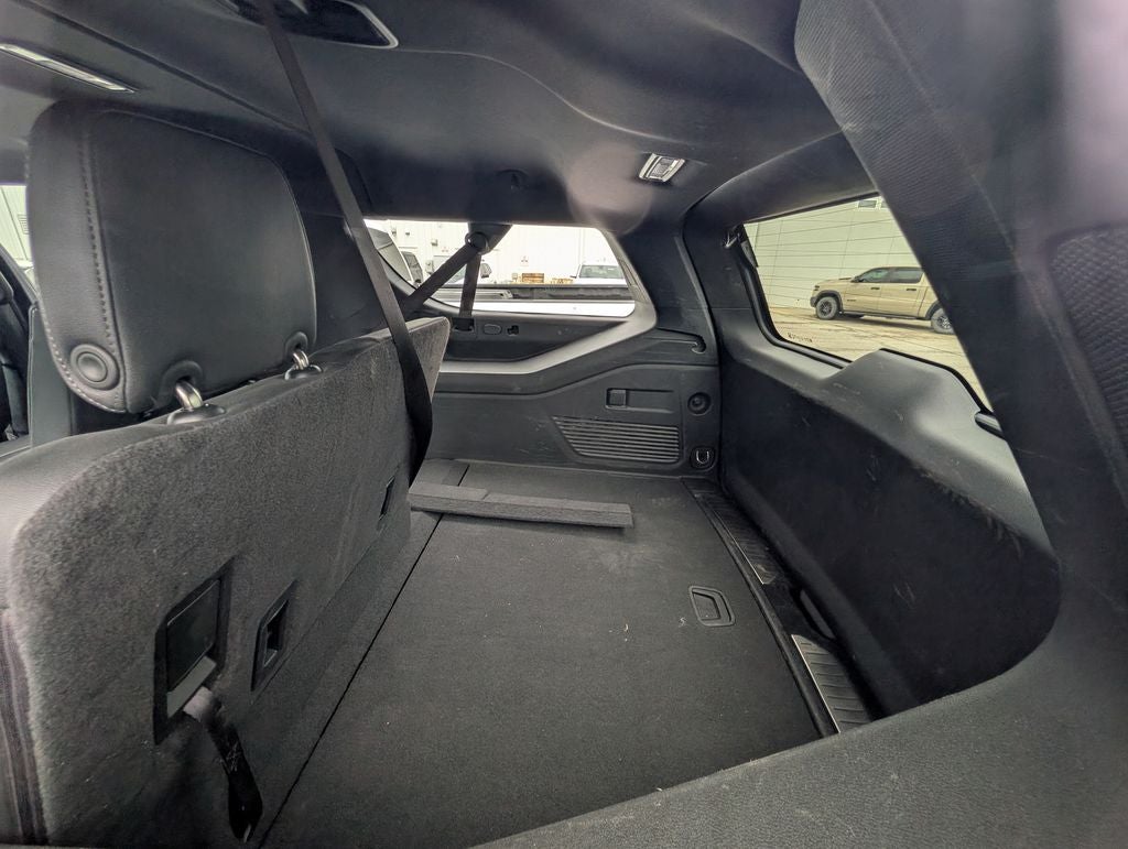 2025 Chevrolet Suburban Z71 - Photo 7
