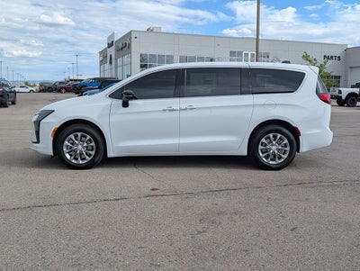 2027 Chrysler Pacifica Select AWD
