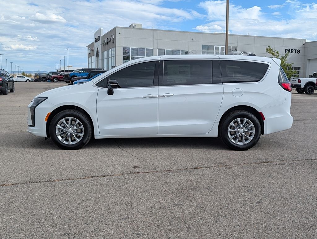 2027 Chrysler Pacifica Select AWD