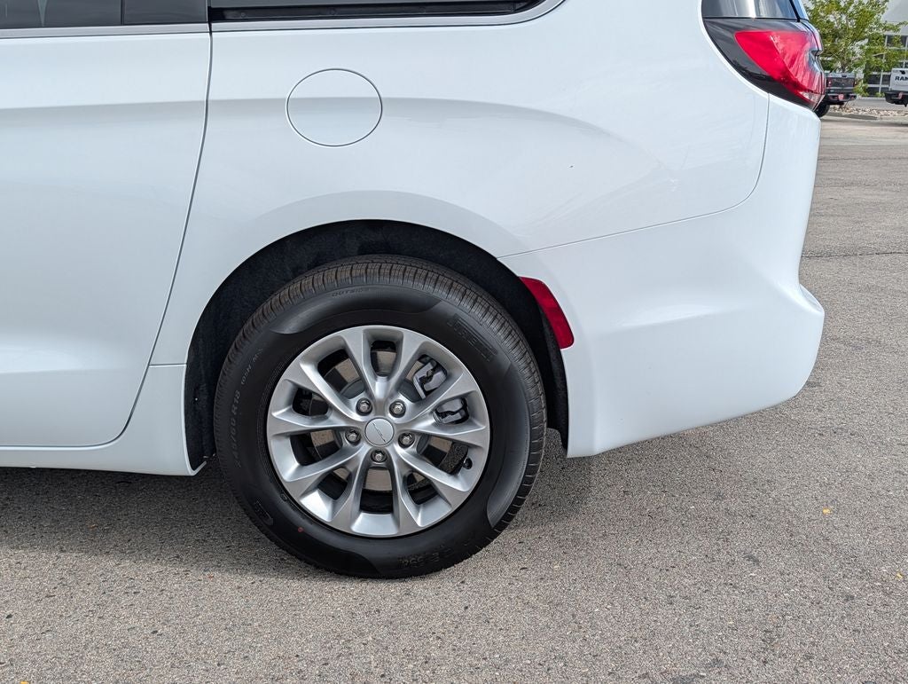 2027 Chrysler Pacifica Select AWD