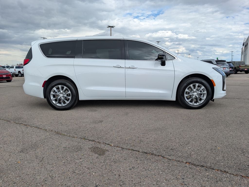 2027 Chrysler Pacifica Select AWD