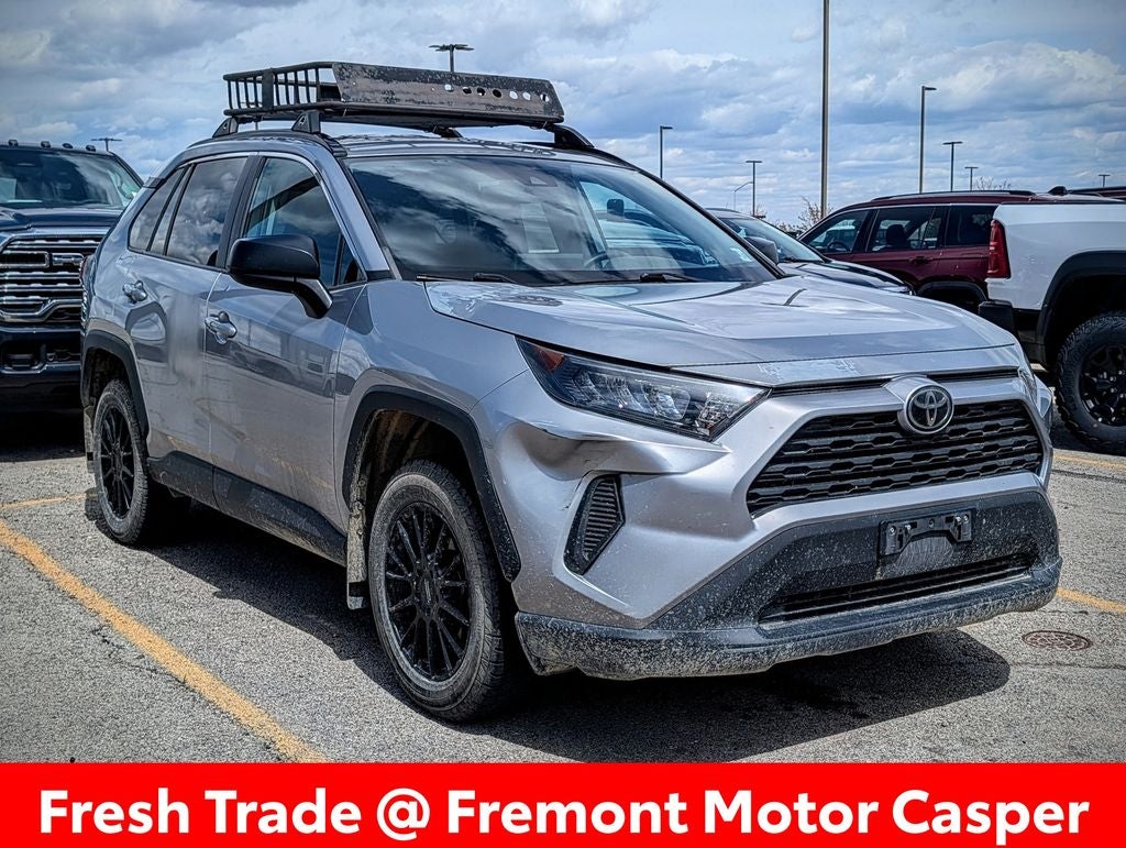 2020 Toyota RAV4 LE AWD's photo