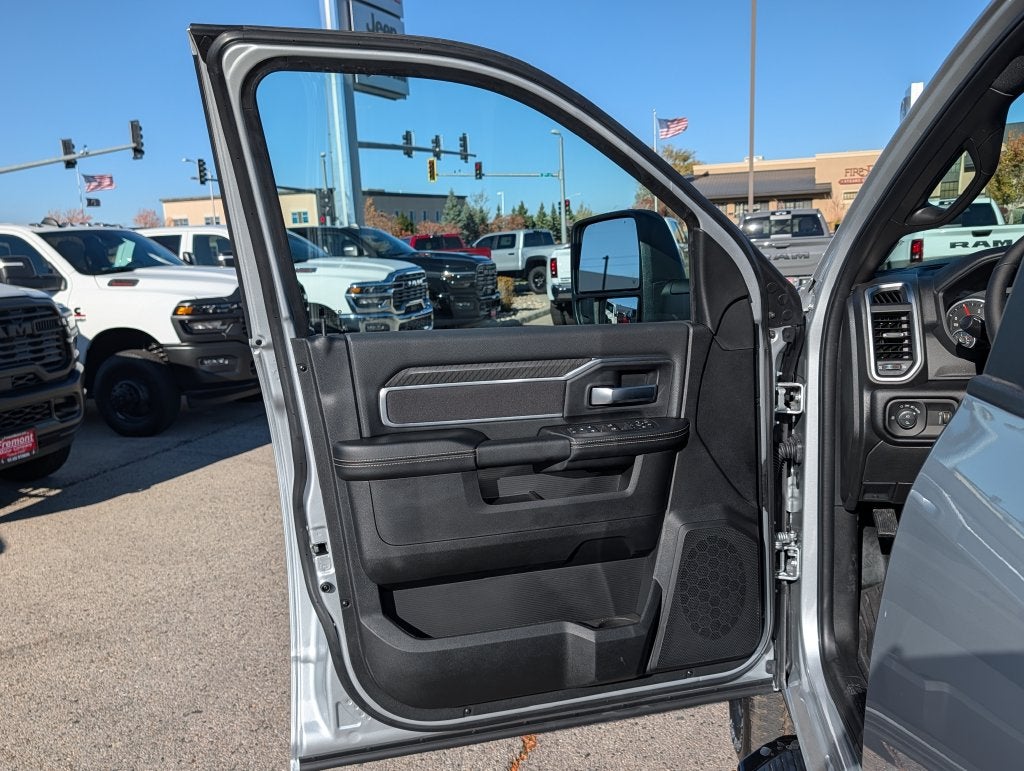 2027 RAM 3500 RAM 3500 BIG HORN CREW CAB 4X4 8' BOX