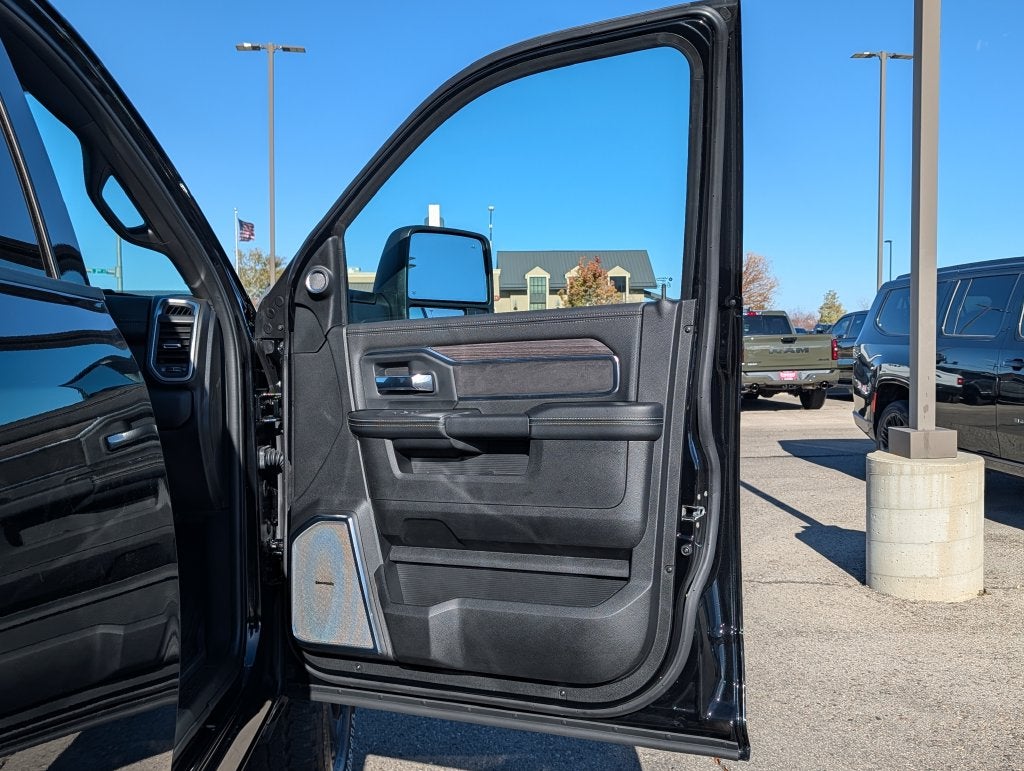 2027 RAM 3500 RAM 3500 LARAMIE CREW CAB 4X4 8' BOX