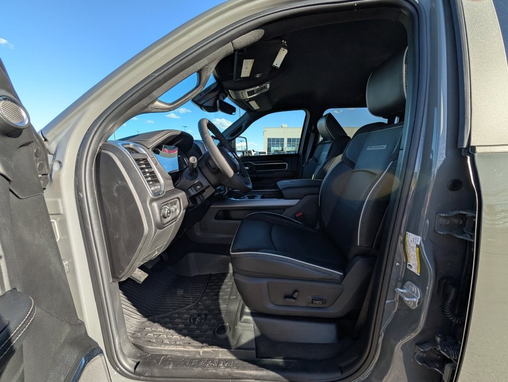 2027 RAM 3500 RAM 3500 LARAMIE CREW CAB 4X4 8' BOX