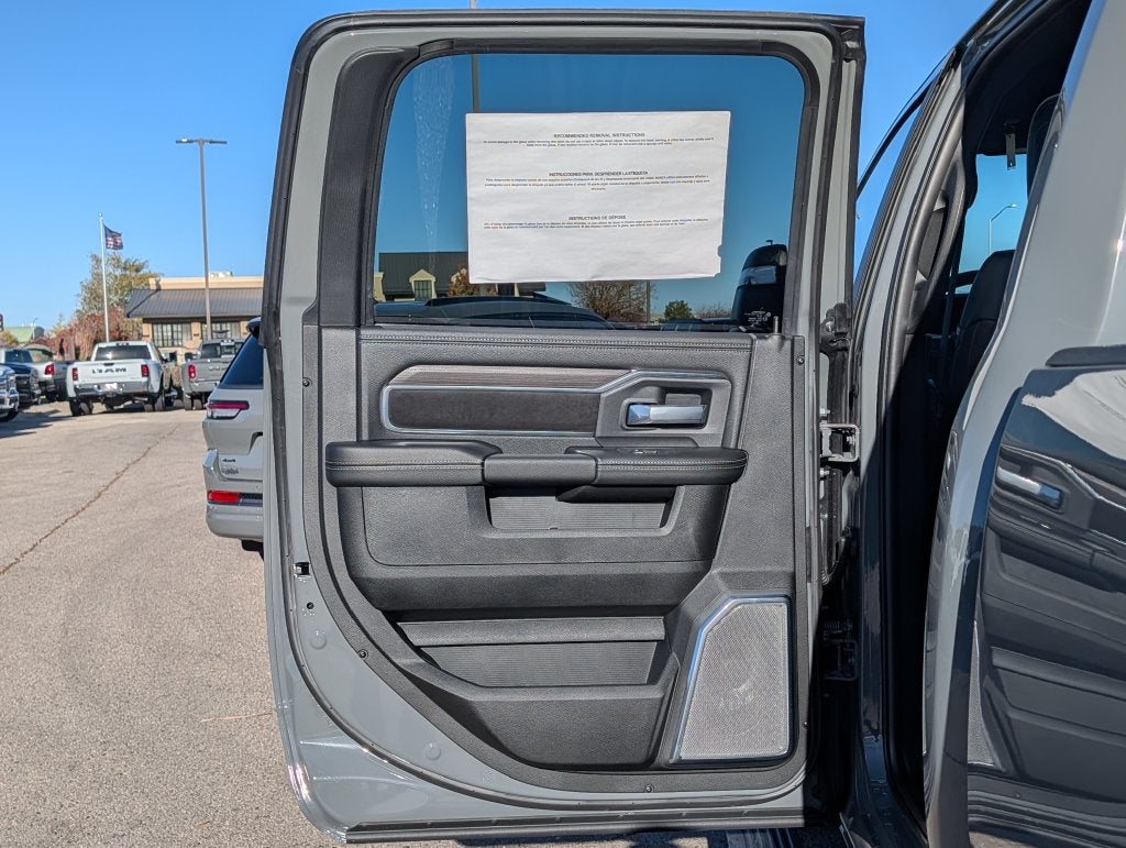 2027 RAM 3500 RAM 3500 LARAMIE CREW CAB 4X4 8' BOX