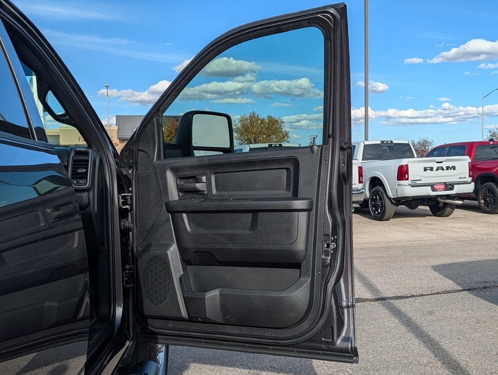 2027 RAM 2500 2500 TRADESMAN CREW CAB 4X4 6'4' BOX
