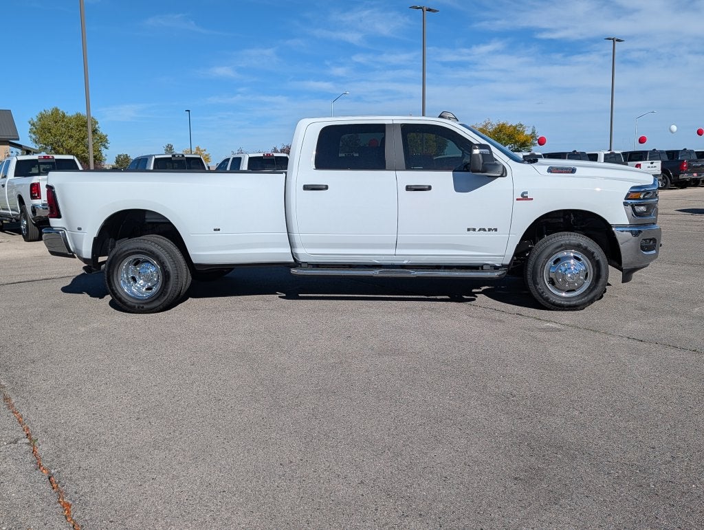 2027 RAM 3500 3500 BIG HORN CREW CAB 4X4 8' BOX