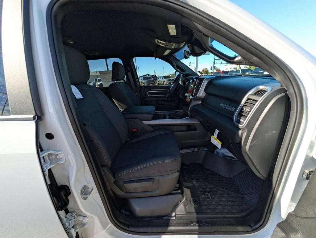 2027 RAM 3500 3500 BIG HORN CREW CAB 4X4 8' BOX