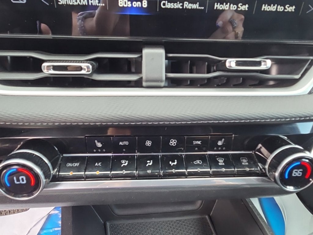 2025 Chevrolet Equinox LT - Photo 28
