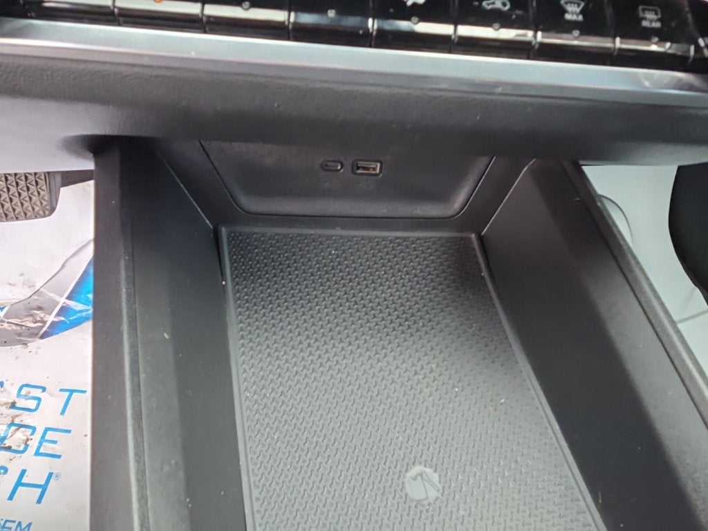 2025 Chevrolet Equinox LT - Photo 29