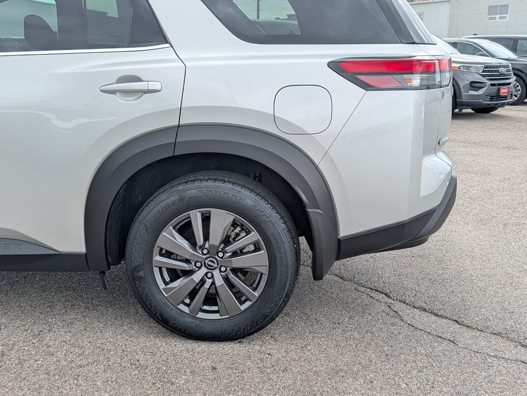 2025 Nissan Pathfinder SV 4WD