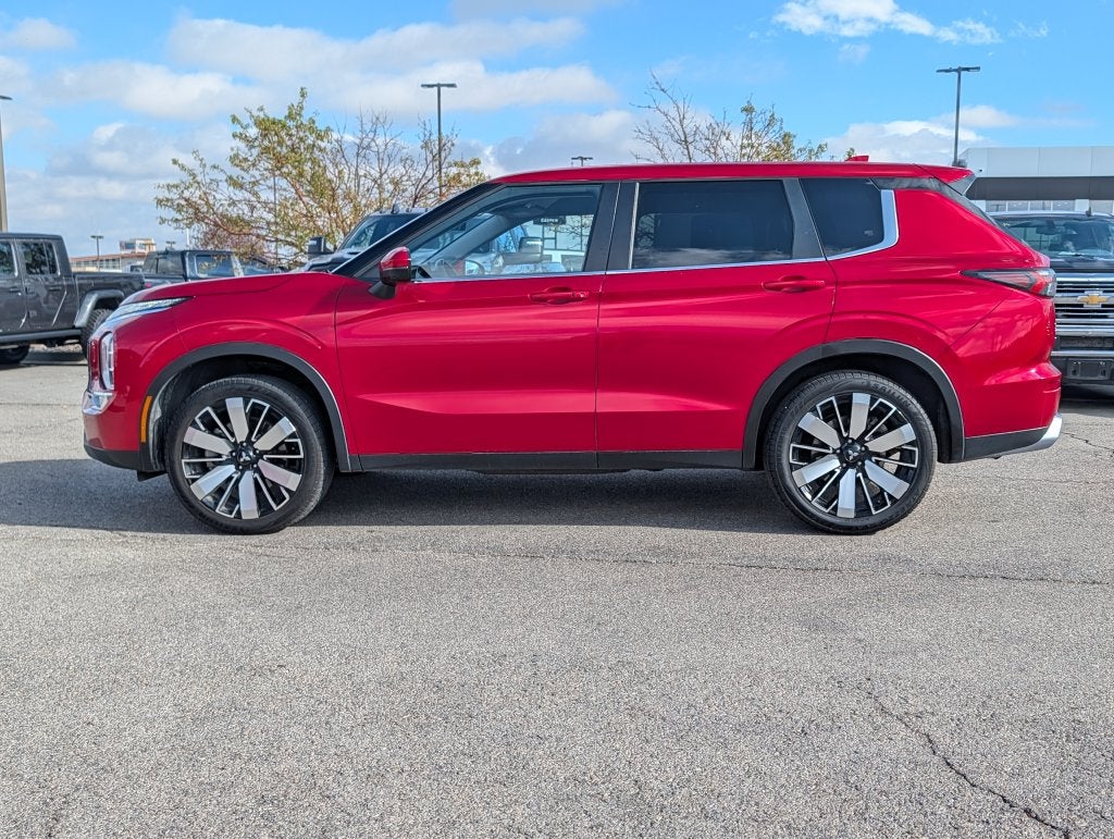 2025 Mitsubishi Outlander SE - Photo 14