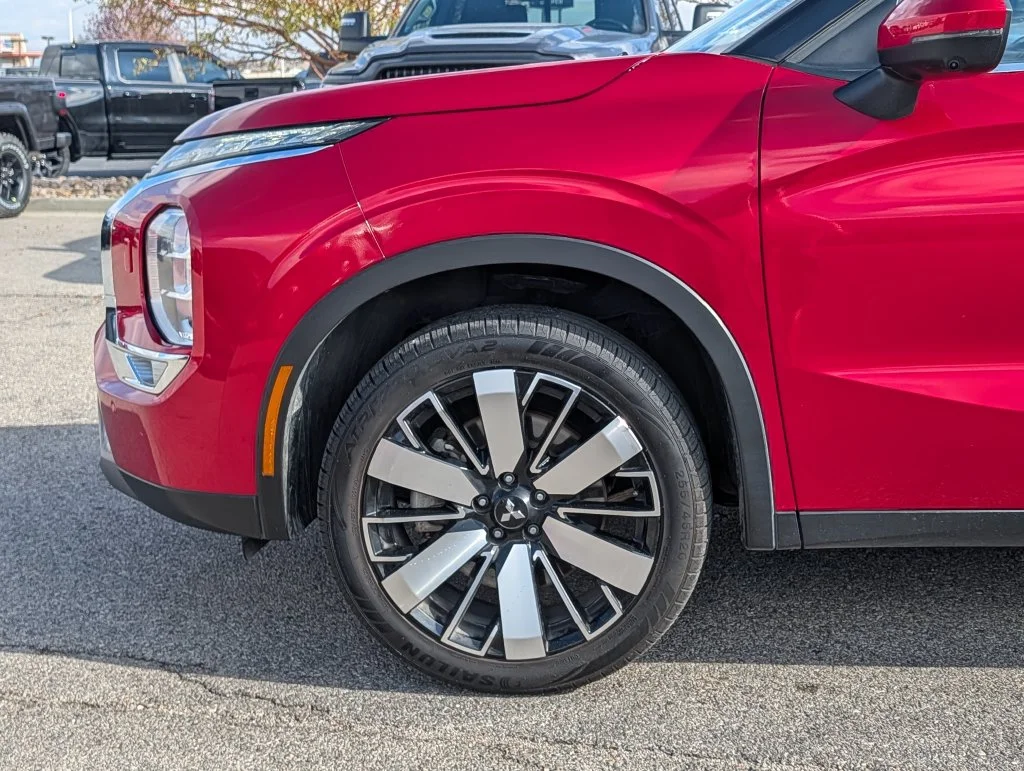 2025 Mitsubishi Outlander SE - Photo 16