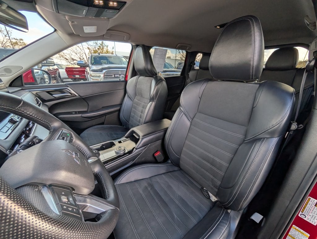 2025 Mitsubishi Outlander SE - Photo 20