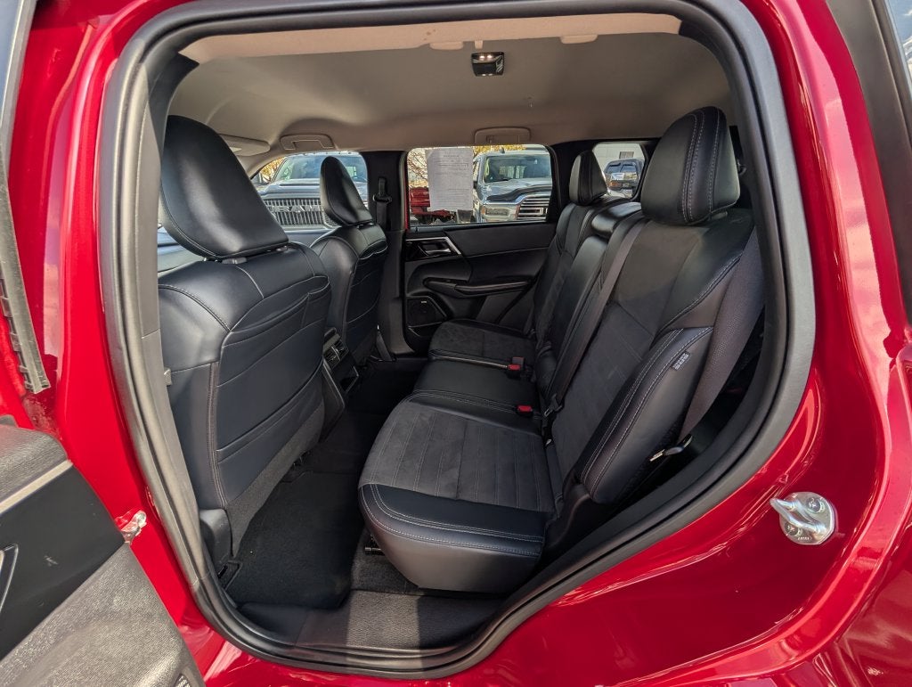 2025 Mitsubishi Outlander SE - Photo 38