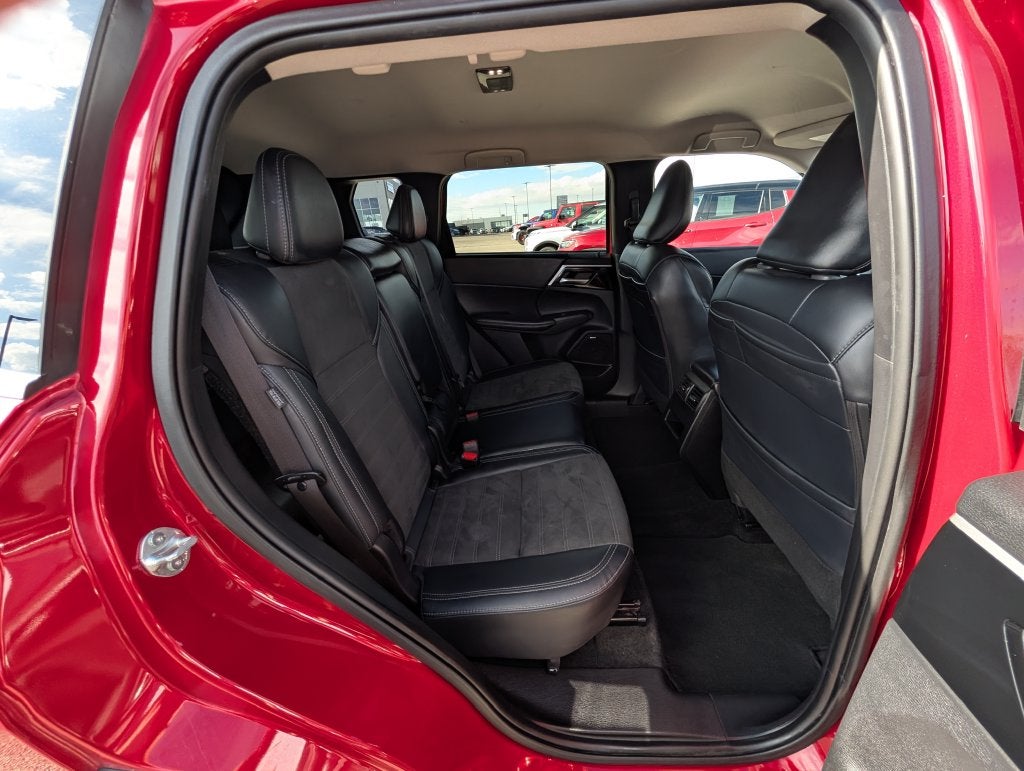 2025 Mitsubishi Outlander SE - Photo 43