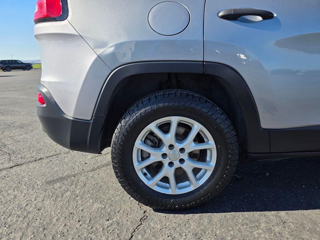 2016 Jeep Cherokee Sport