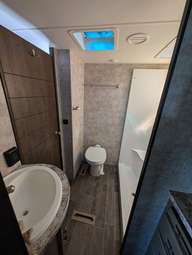 2018 Highland Ridge Mesa Ridge 5th Wheel M-337RLS