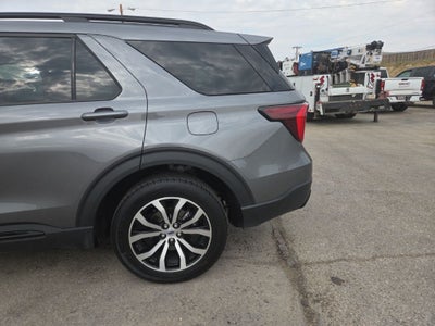 2025 Ford Explorer ST-Line 4WD
