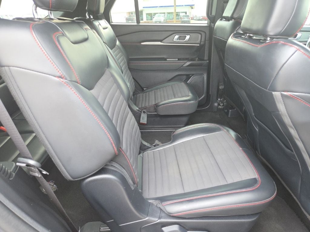 2025 Ford Explorer ST-Line 4WD