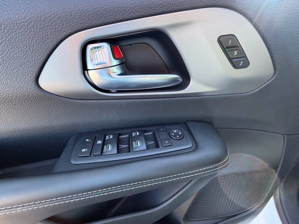 2027 Chrysler Pacifica PACIFICA SELECT AWD