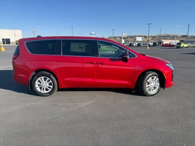 2027 Chrysler Pacifica Select