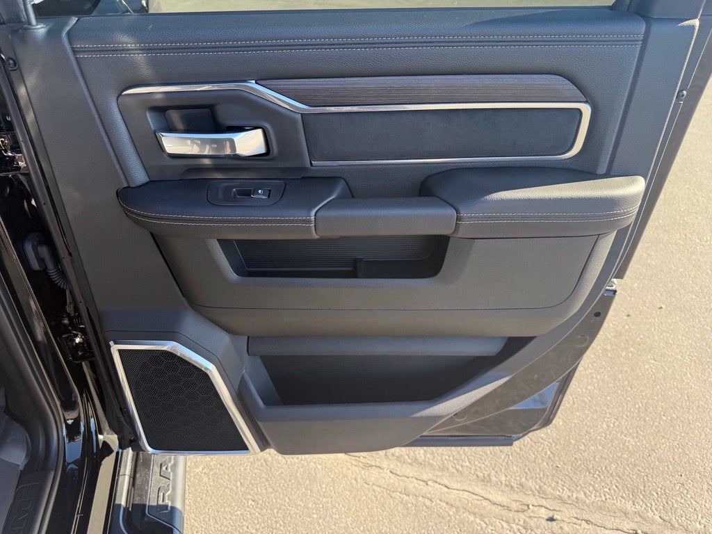 2027 RAM 2500 RAM 2500 LARAMIE CREW CAB 4X4 6'4' BOX