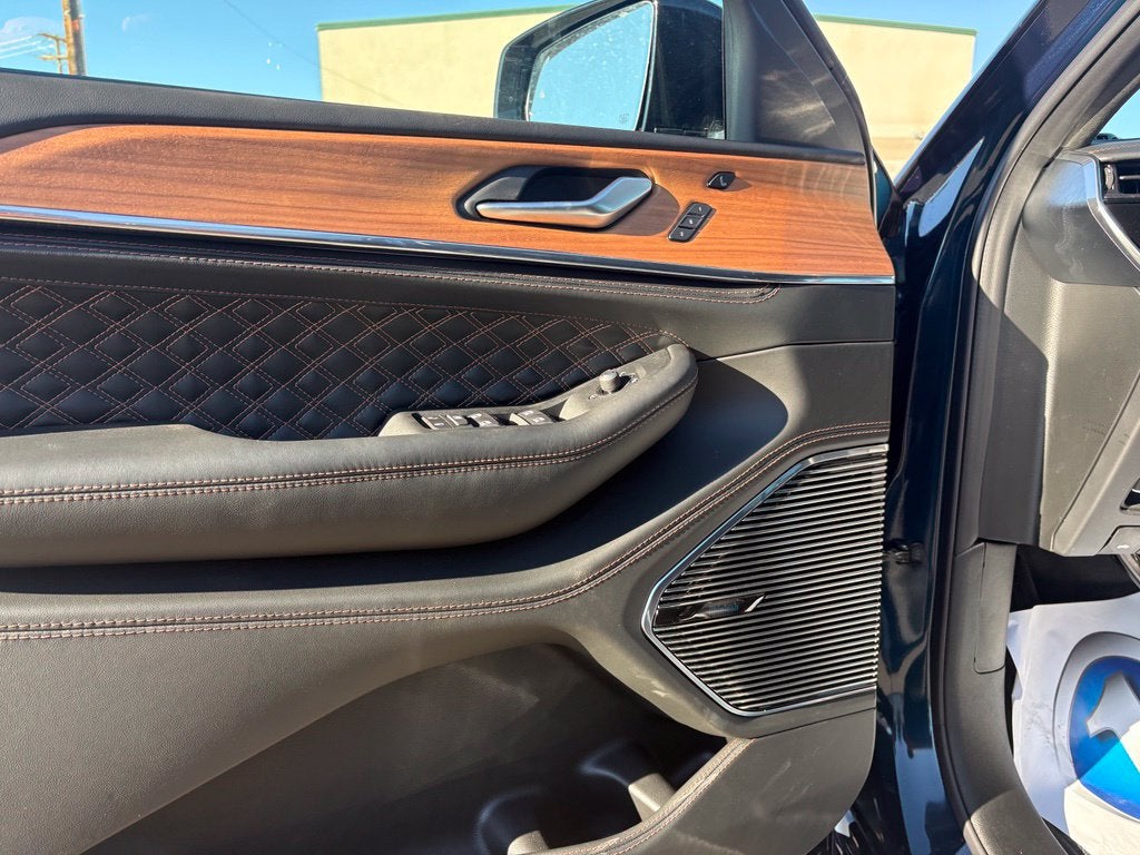 2027 Jeep Grand Cherokee Summit