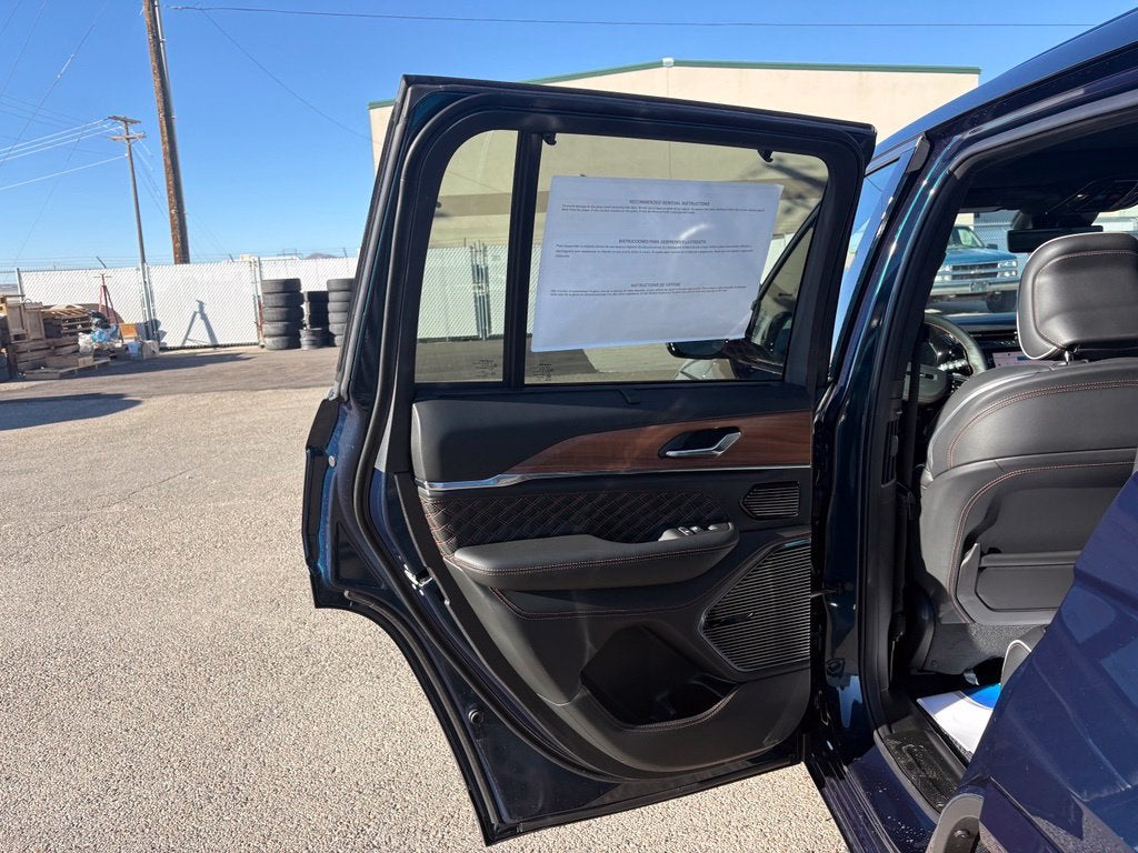 2027 Jeep Grand Cherokee Summit