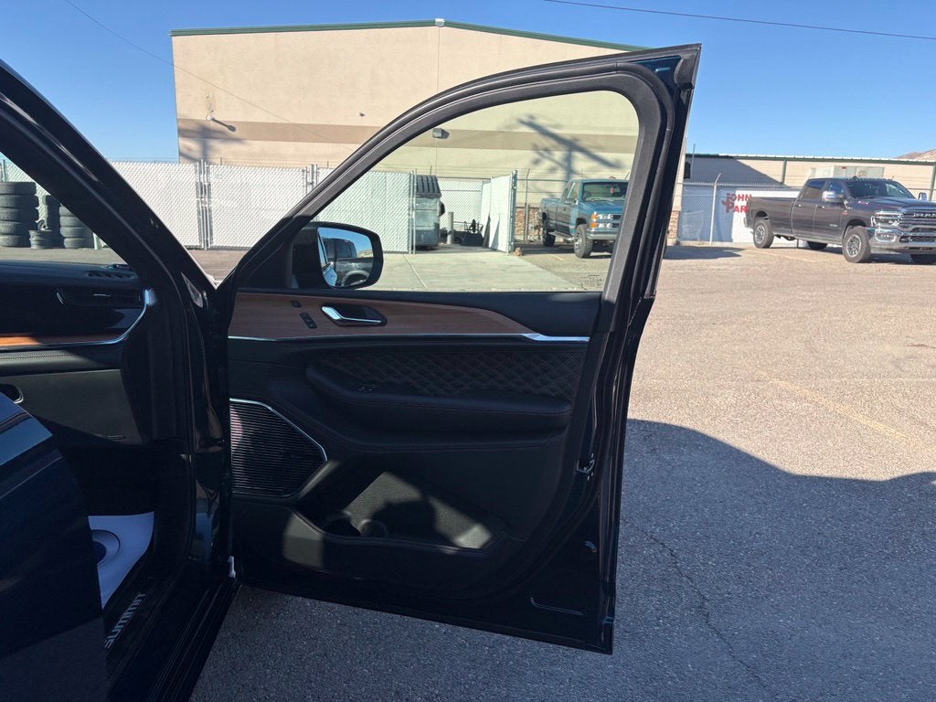 2027 Jeep Grand Cherokee Summit