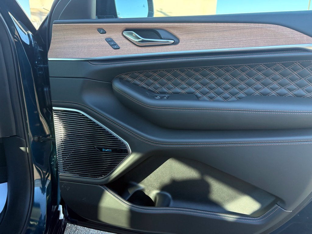 2027 Jeep Grand Cherokee Summit