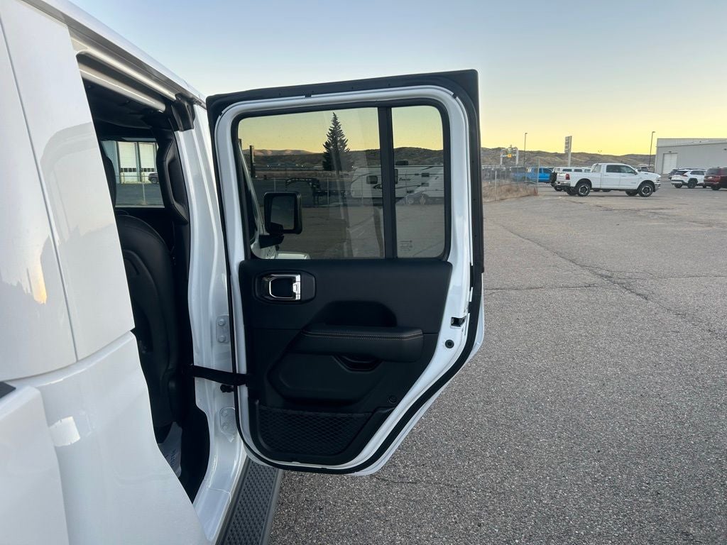2025 Jeep Gladiator High Tide