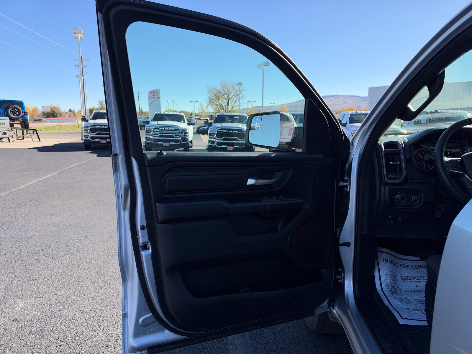 2027 RAM 1500 RAM 1500 EXPRESS CREW CAB 4X4 5'7' BOX