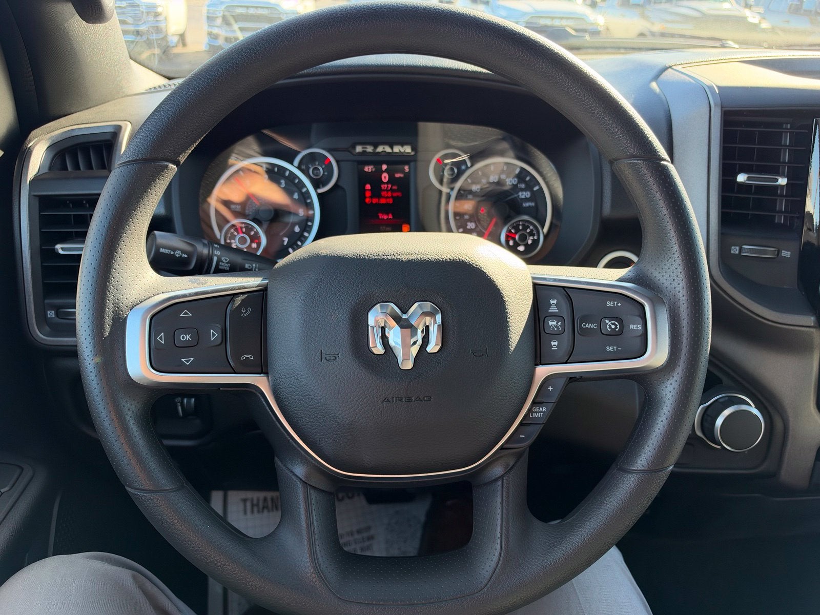 2027 RAM 1500 RAM 1500 EXPRESS CREW CAB 4X4 5'7' BOX