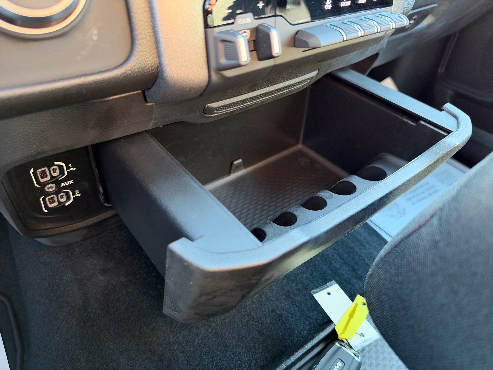 2027 RAM 1500 RAM 1500 EXPRESS CREW CAB 4X4 5'7' BOX