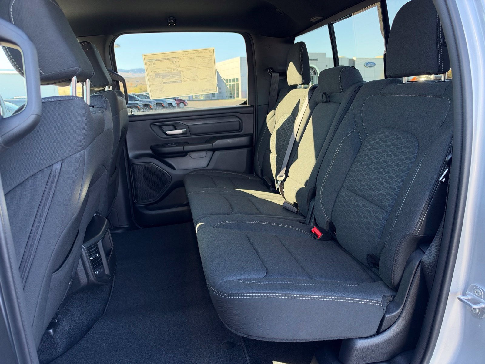 2027 RAM 1500 RAM 1500 EXPRESS CREW CAB 4X4 5'7' BOX