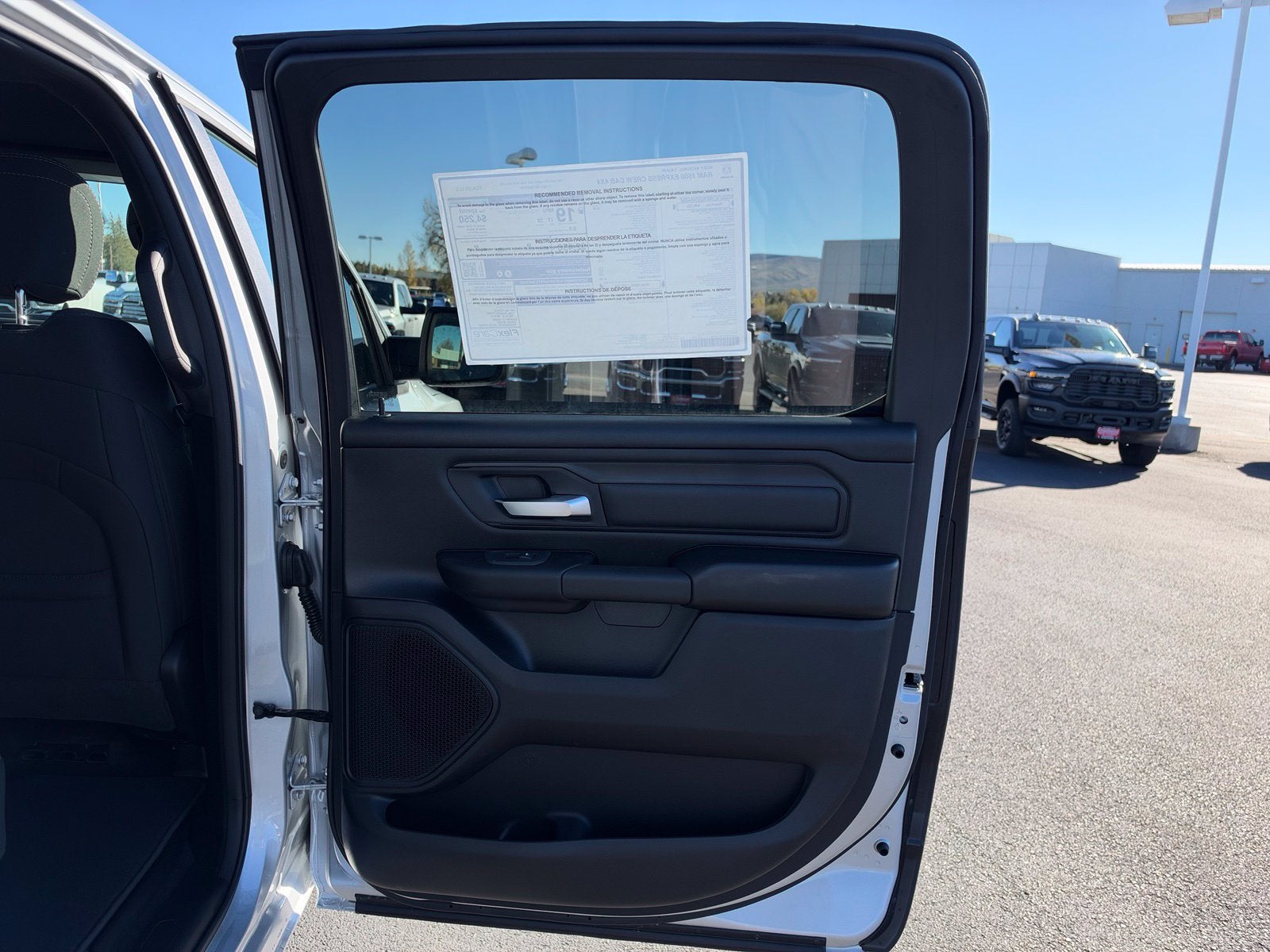 2027 RAM 1500 RAM 1500 EXPRESS CREW CAB 4X4 5'7' BOX