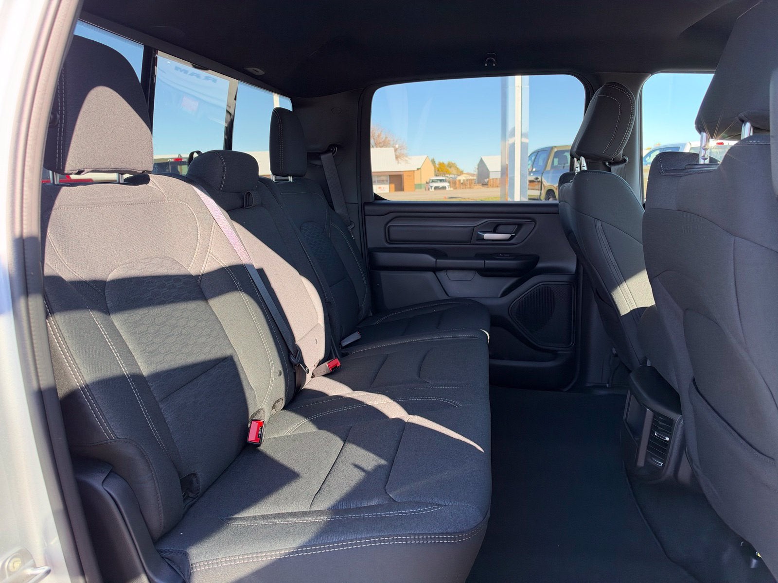 2027 RAM 1500 RAM 1500 EXPRESS CREW CAB 4X4 5'7' BOX