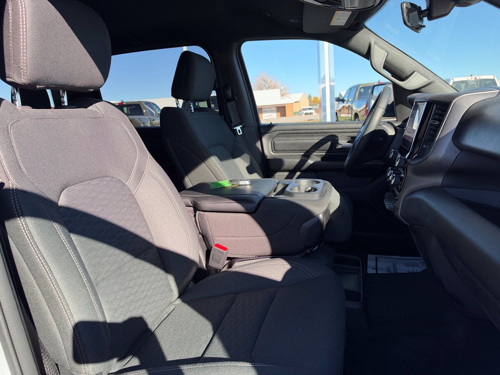 2027 RAM 1500 RAM 1500 EXPRESS CREW CAB 4X4 5'7' BOX